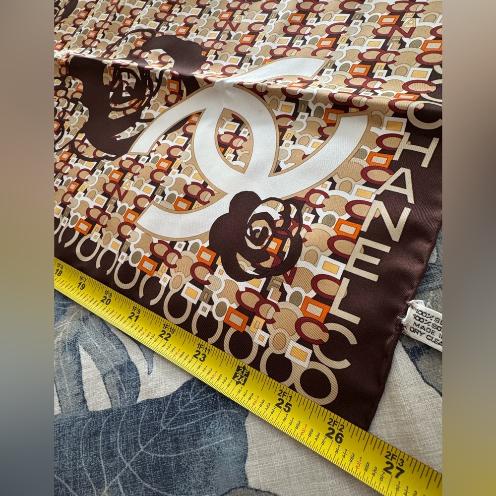 CHANEL camelia square silk scarf - Picture 9 of 12